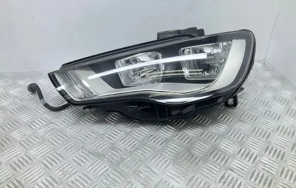 Audi A3 S3 8V Headlight/headlamp 8V0941003A