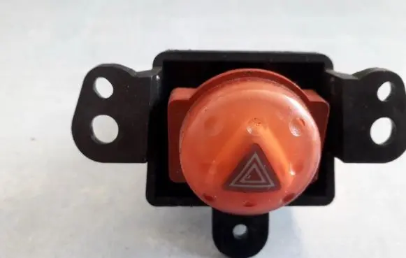 Nissan Almera Tino Hazard light switch