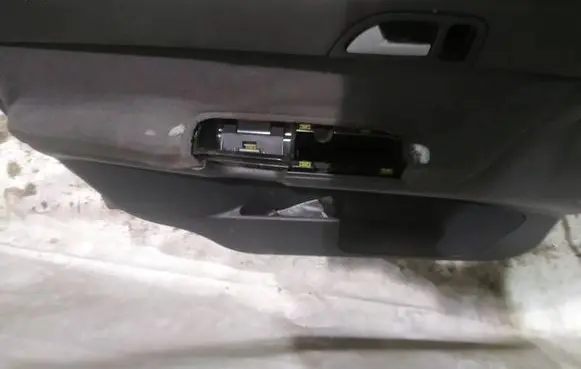 Volvo V50 Front door card panel trim 