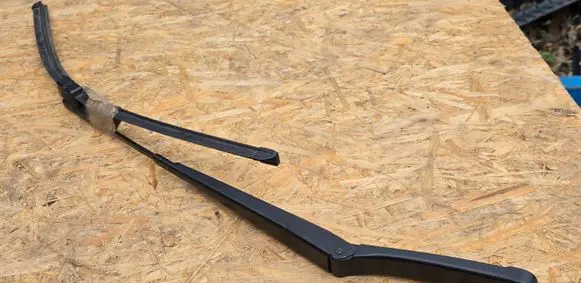Skoda Octavia Mk2 (1Z) Front wiper blade arm 1Z1955409A