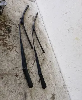 Opel Zafira A Front wiper blade arm