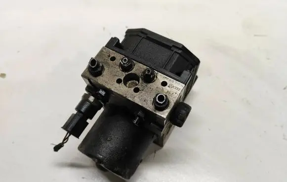 Audi A6 S6 C5 4B ABS Pump 4B0614517G