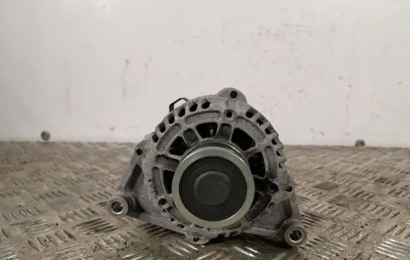 Opel Zafira C Generator/alternator 13581885
