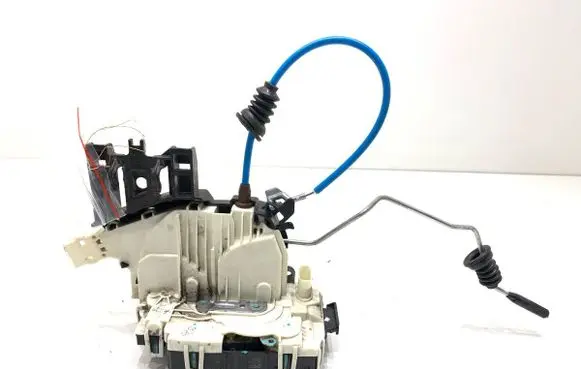 Mercedes-Benz A W176 Front door lock 