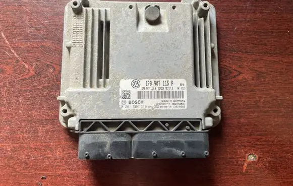 Seat Leon (1P) Engine control unit/module 1P0907115P