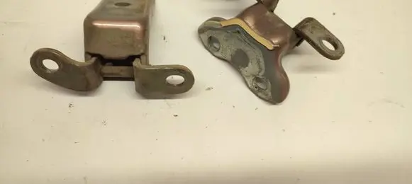 Rear door hinge set
