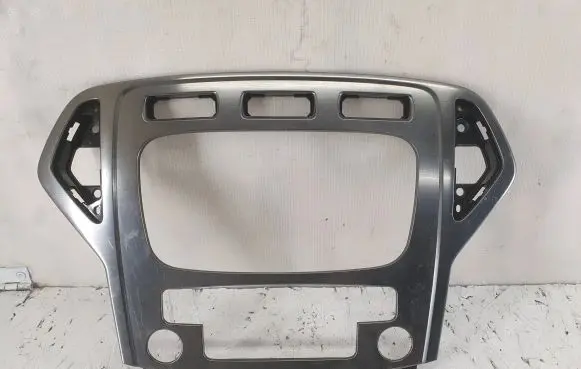 Radio/GPS head unit trim