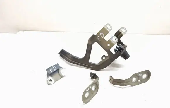 BMW 5 F10 F11 Fender mounting bracket