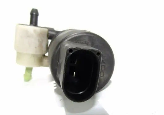 Volkswagen PASSAT B5 Windscreen/windshield washer pump