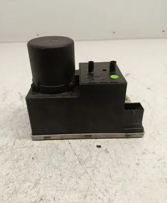 Audi A6 S6 C5 4B Central locking vacuum pump 8L0862257L