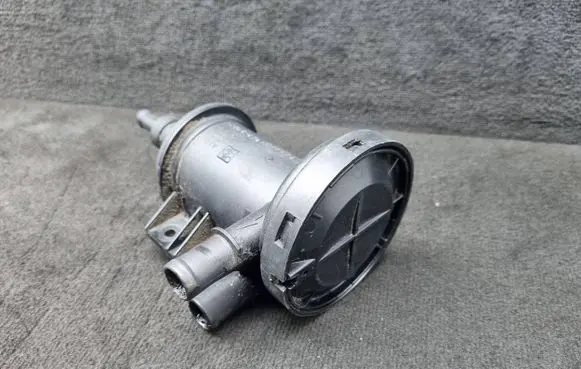 Audi A8 S8 D2 4D Oil breather separator 057103495C