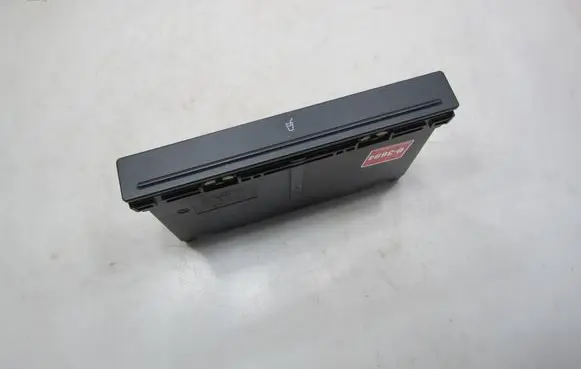 Volkswagen PASSAT B6 Cup holder 8P0885995B