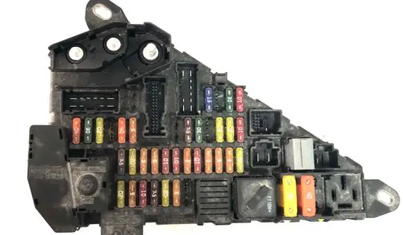 BMW 5 E60 E61 Fuse module 690658806