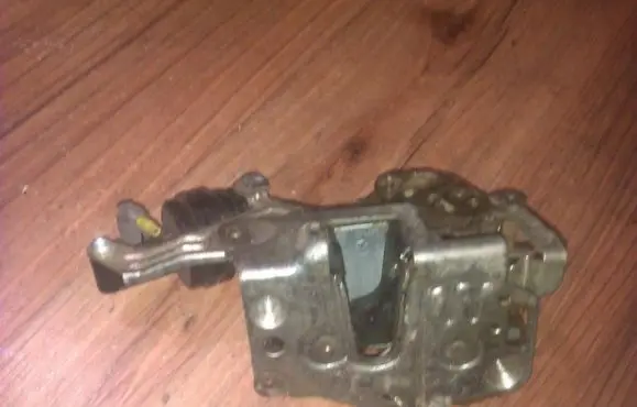 Mercedes-Benz C W202 Rear door lock 2027300635