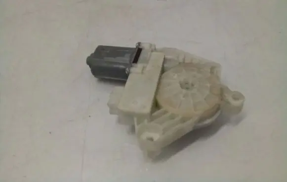 Mercedes-Benz GLC C253 Front door window regulator motor A2139069501