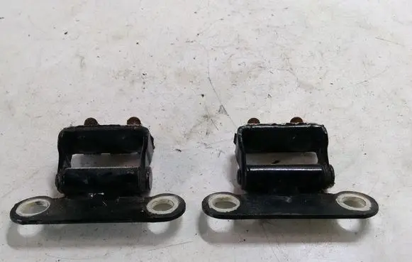 Tailgate/trunk/boot hinge