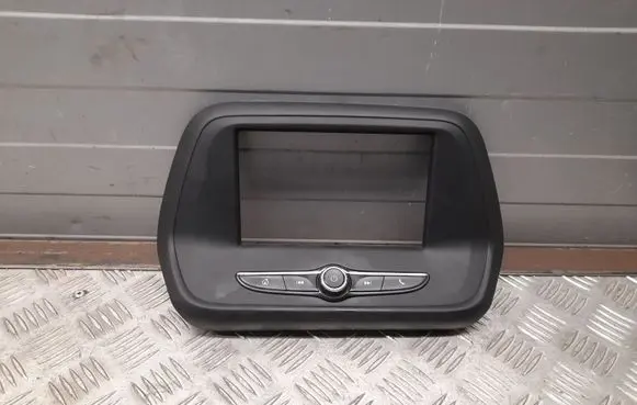 Chevrolet Camaro Radio/GPS head unit trim 23458176 555343750 4232517