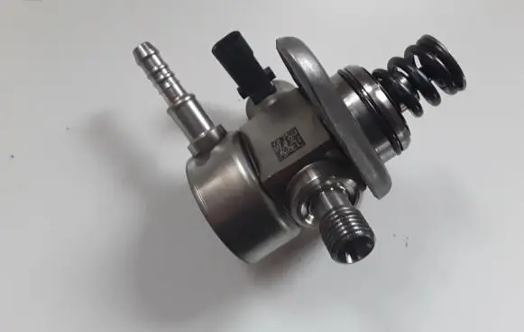 Seat Leon (5F) Fuel injection high pressure pump 04E127026A