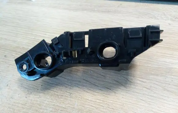 Front bumper mounting bracket