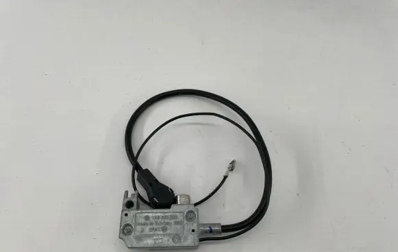 Volkswagen Golf IV Antenna control unit 1H0035551