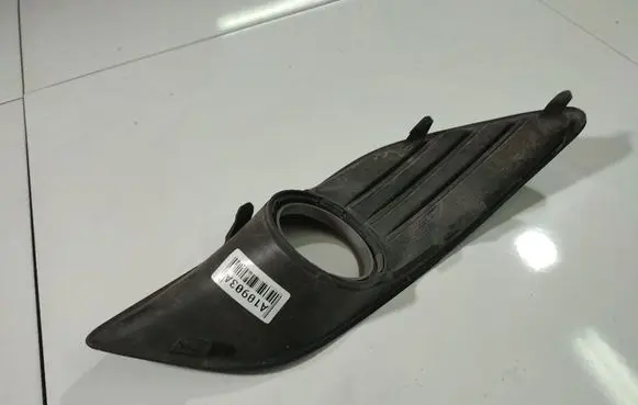 Ford Focus Front bumper lower grill 8M51R19952AE 8M51-R19952-AE