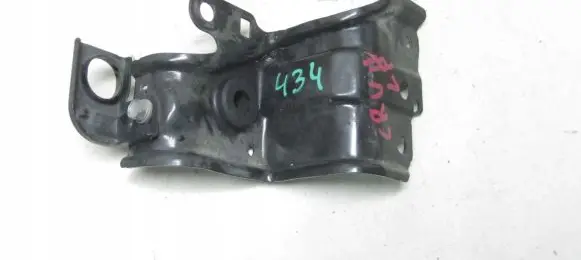 Honda CR-V Fender mounting bracket
