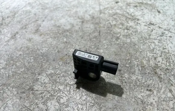 Tesla Model S Airbag deployment crash/impact sensor 100901700A 919004748C6