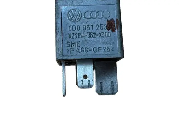 Skoda Superb B5 (3U) Other relay 8D0951253 V23134J52X300