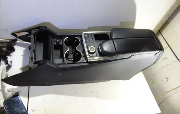 Mercedes-Benz ML AMG W166 Center console
