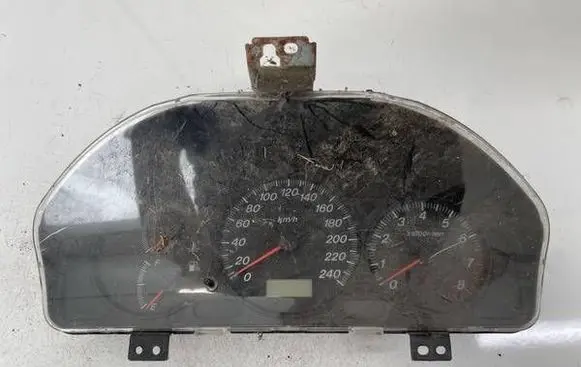 Mazda 626 Speedometer (instrument cluster) KGGG2NC