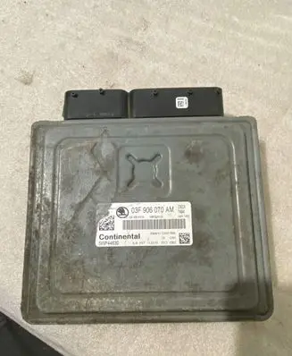Skoda Fabia Mk2 (5J) Engine control unit/module 03F906070AM 5WP44630 03F906070N