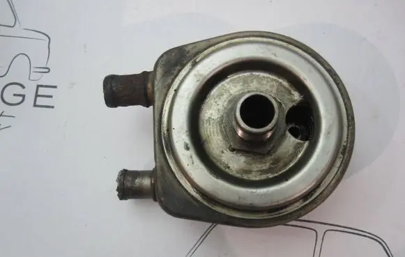 Peugeot 405 Engine oil radiator 3743011