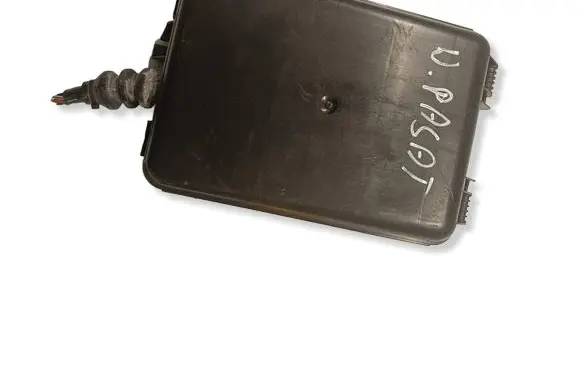 Volkswagen PASSAT B5 Fuse box cover 8E1907355
