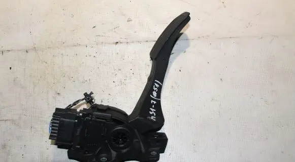 Volvo S60 Accelerator throttle pedal 31329059