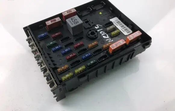 Volkswagen PASSAT B6 Fuse box set 3C0937125