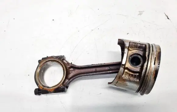 Honda Accord Piston with connecting rod
