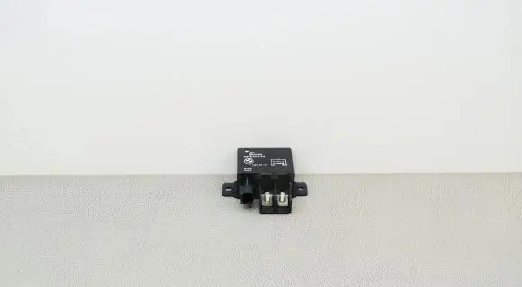 BMW 5 F10 F11 Current control relay 7661503