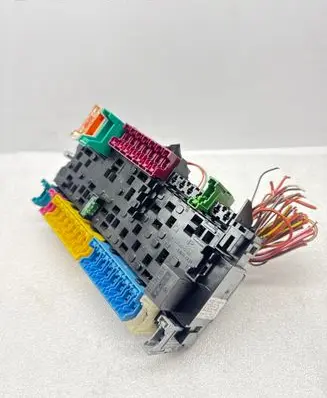 Mercedes-Benz V Class W447 Fuse module A2469067100 33271312 PAP36847A5