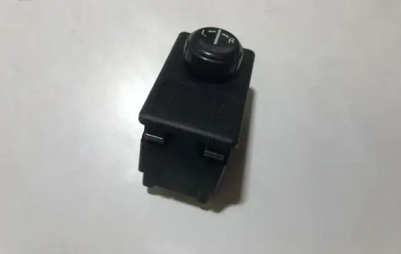 Nissan Almera N16 Wing mirror switch