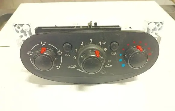 Dacia Sandero Climate control unit a42303400 5p3741700