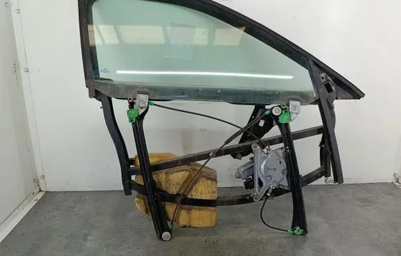 Audi A4 S4 B5 8D Front door window regulator with motor 8D0837398C