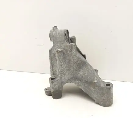 Engine mounting bracket