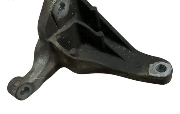 Volvo C30 Engine mounting bracket 326B46