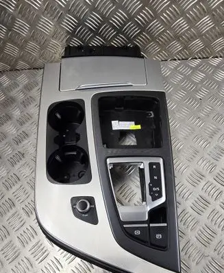 Audi Q7 4M Glove box central console 4M0862534