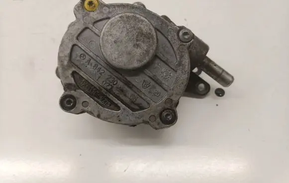 Mercedes-Benz ML W164 Vacuum pump A64223065