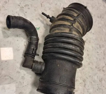 Nissan X-Trail T30 Intercooler hose/pipe