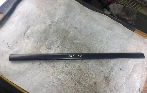 Mercedes-Benz C W202 Front door trim (molding) 2026900362