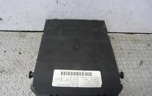 Peugeot 307 Fuse module 9644098180 00300271