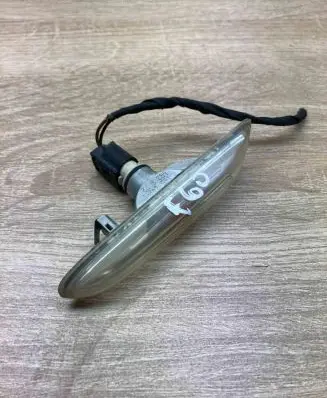 BMW 5 E60 E61 Front fender indicator light 7165742
