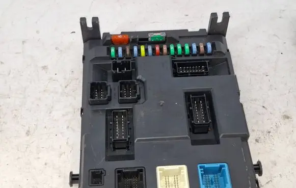 Citroen DS3 Fuse module 9666952280 22661F01 PRT0678001